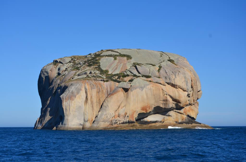 Cleft Island (Skull Rock) by JMC03