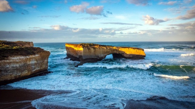 London Arch Great Ocean Road trip in Spaceship