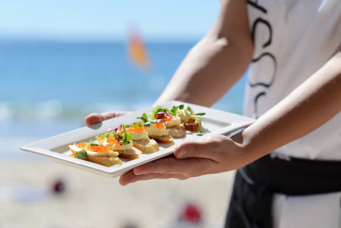 Try local seafood in Noosa or visit the Farmers Market for fresh produce and gourmet goodies.