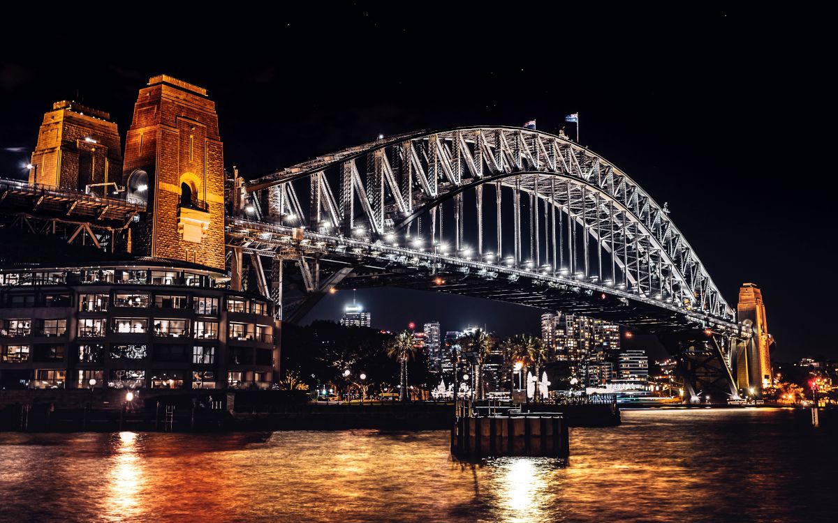 Sydney Harbour Bridge: an amazing sight any time of the day | photo: Marek Piwnicki