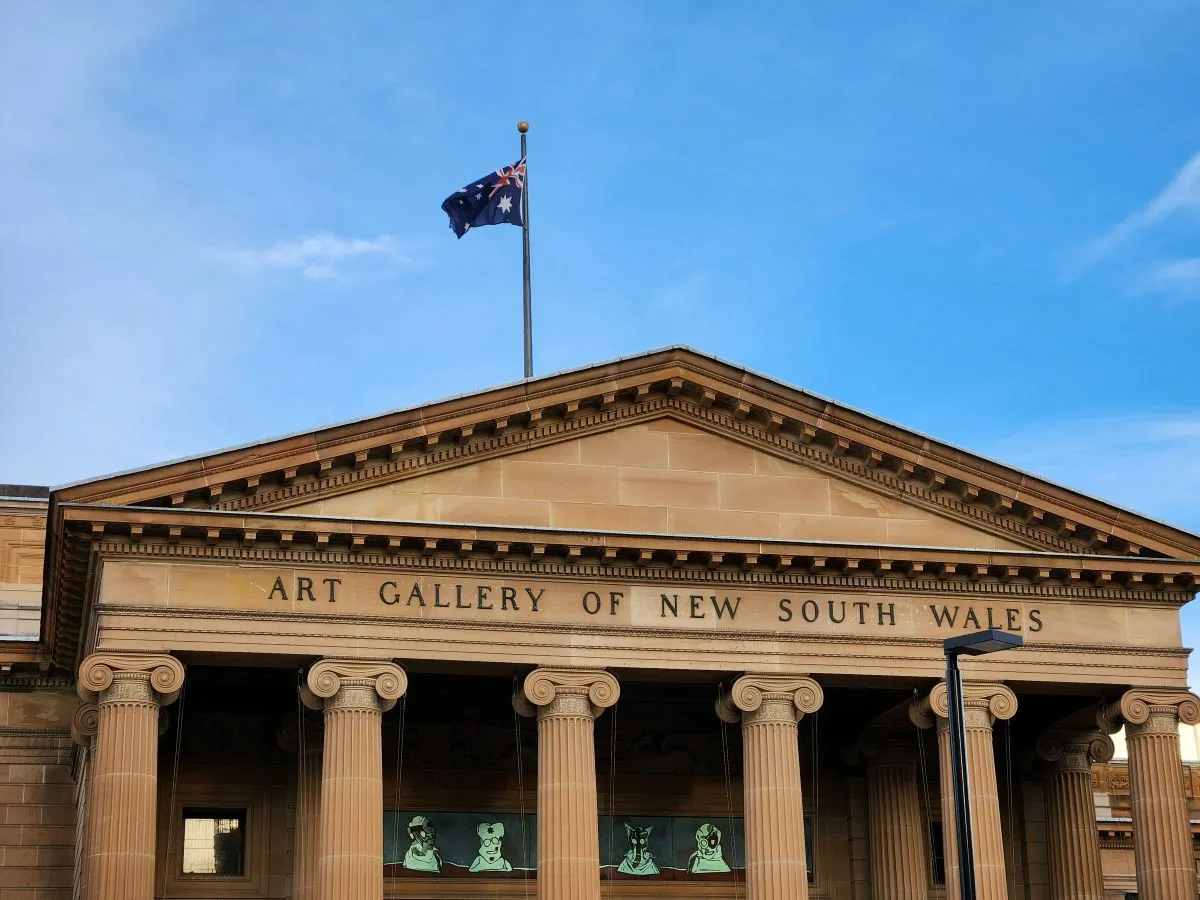 Pillars and front face of the NSW art gallery